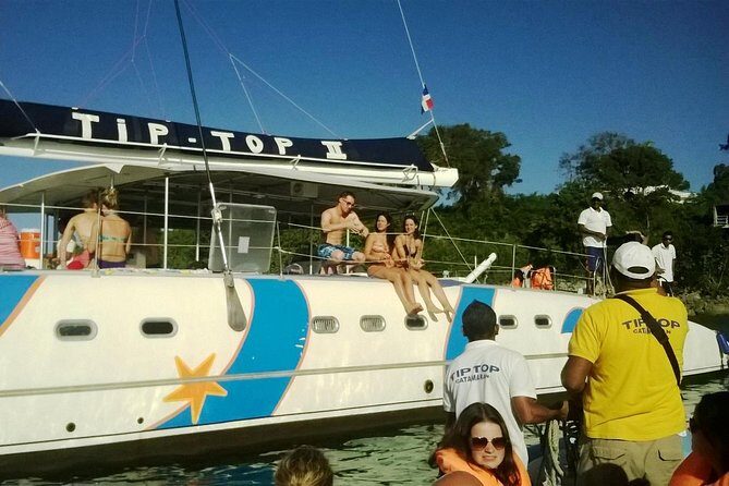 Catamaran Day Trip, Snorkeling & Sailing Excursion - Buffet lunch and open bar: how the food and drinks fit into the day