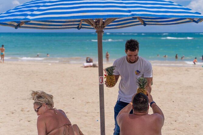 City Tour with Beach and Lunch Included - Calle de las Sombrillas: umbrellas, shops, and quick craft stops