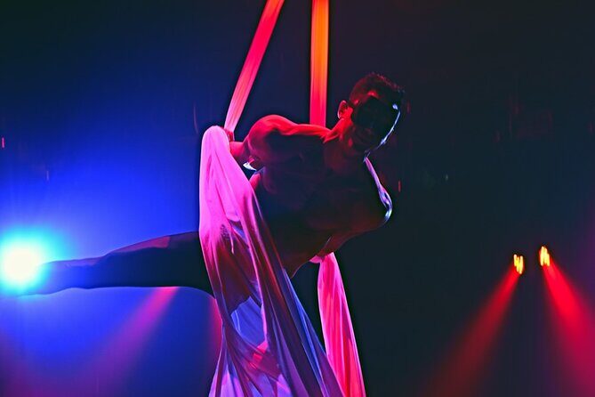 Coco Bongo Night Club Party in Punta Cana - Round Transfer & Entrance Tickets - The show: acrobats, performers, and a fast-paced format