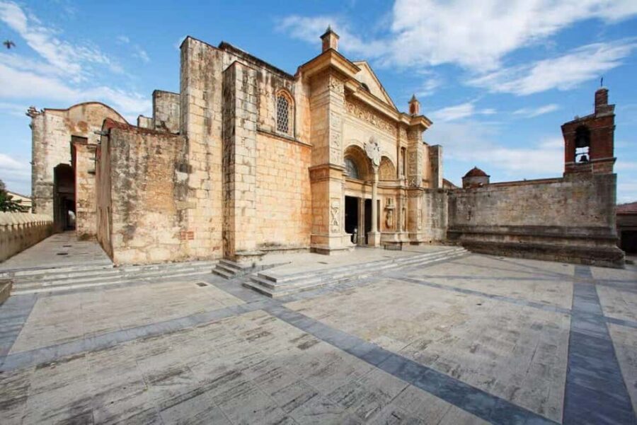 Colonial Zone: Historical Tour with a visit to the Columbus Lighthouse and Tres Ojos Park - Colonial Zone: Where Santo Domingo’s streets teach you history fast