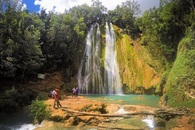El Limón waterfalls Tour (horse riding & swimming) with lunch - El Limón waterfalls: what makes this day trip worth it