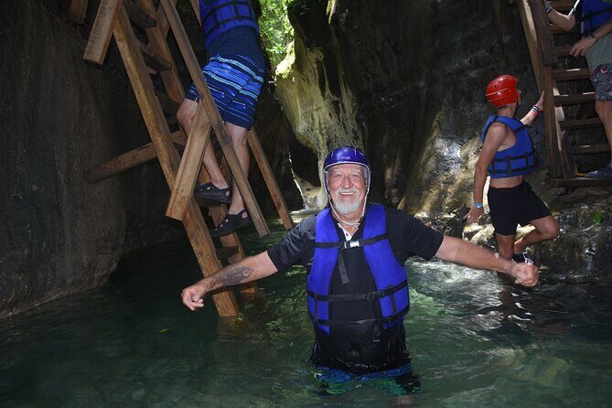 Excursion in Damajagua's 7 Waterfalls With Food Included DR! - Entering Damajagua at the Visitor Center: Gear Up and Get Oriented