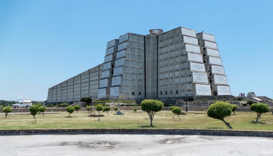Experience the Three Eyes Park and Columbus Lighthouse - Should you book the Los Tres Ojos and Columbus Lighthouse tour?
