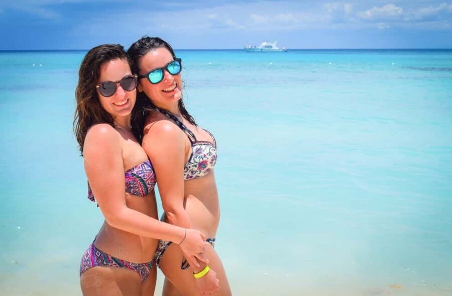From Santo Domingo: Saona Island Day Trip w/ Lunch & Drinks - Lunch at 1:00 pm buffet: what it’s good for (and what to avoid expecting)