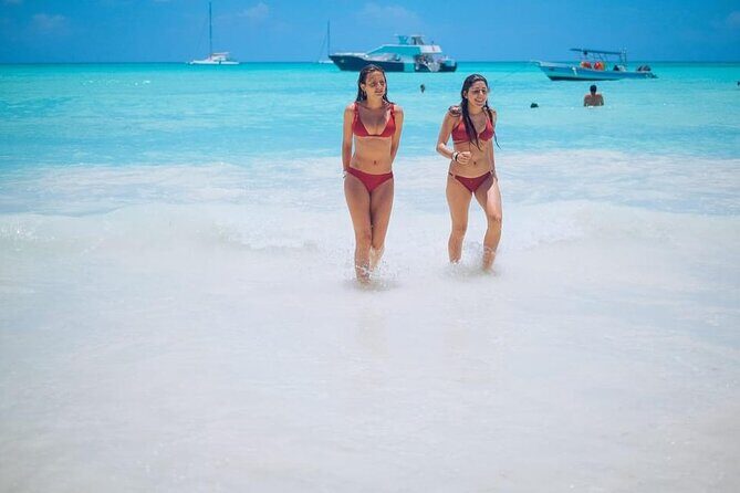 From Santo Domingo Saona Island Food And Drink Catamaran Vip - Laguna Azul and the starfish sanctuary: your 40-minute “pause”