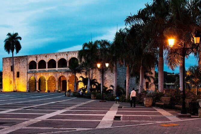 Full-Day Guided Tour in santo Domingo - San Francisco ruins and Parque Colón: where the Americas’ oldest cathedral shows up