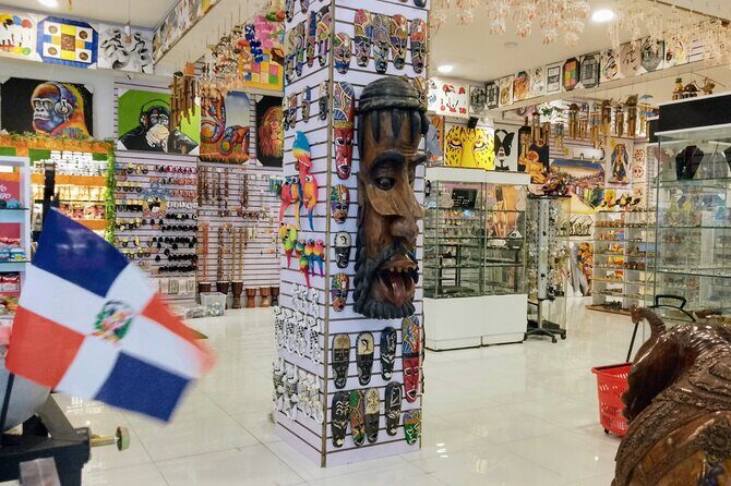 Guided Shopping Tour to WordMart Souvenirs - Round Trip Transport - Don Lucas Cigar Factory: what you’re actually learning