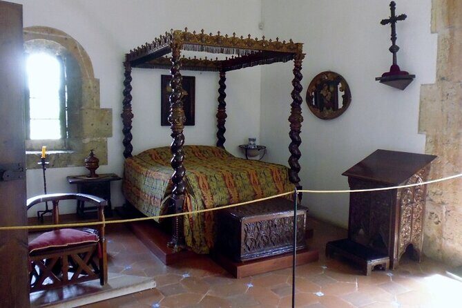 Half Day Excursion Colonial Zone Lighthouse to Colón and Tres Ojos from Santo Domingo - Casas Reales and Alcázar de Colón: 16th-century headquarters energy
