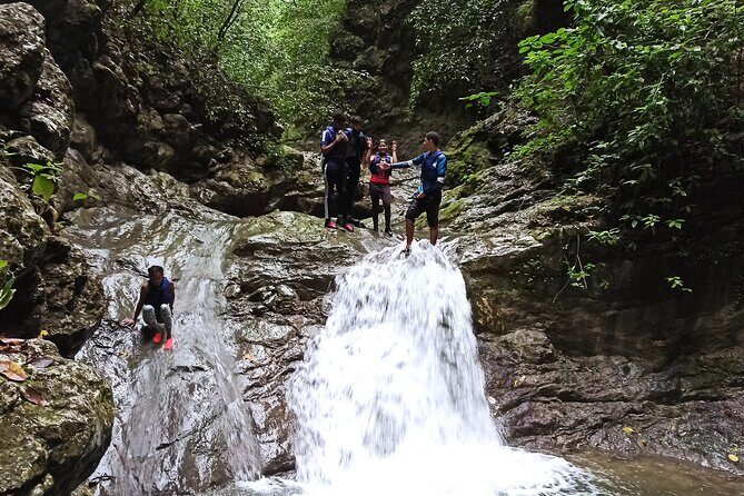 Hiking Tabernacle Thundering Waterfall in Dominican Republic - Stop in Los Cacaos: a quick taste of local life before the water