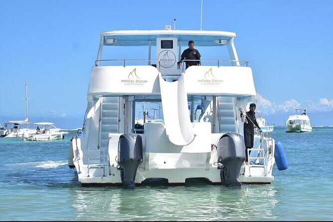 Hip Hop adult only Party Boat with Unlimited drinks& sand-bar - Boarding and Getting Set: Smooth Start, Then Party Mode