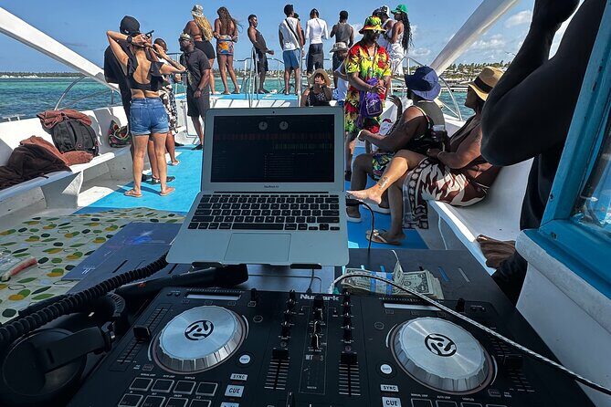 Hip Hop Beat and Live Dj Adults Only Party Boat and Free drinks - Key Highlights Before You Board