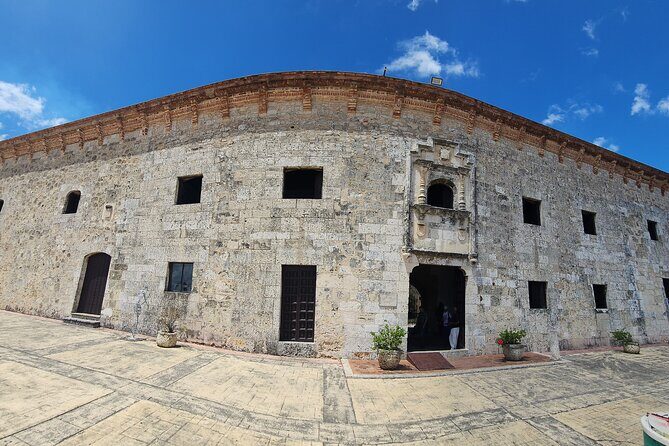 Historical Tour in the Colonial Zone - National Pantheon: Dominican leaders and the meaning of a mausoleum