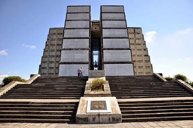 Historical Tour of Santo Domingo and 3 eyes Caves with Lunch - Catedral Primada de las Américas: The Cathedral That Started Early