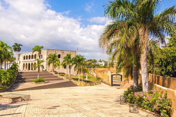 Historical Tour of Santo Domingo and 3 eyes Caves with Lunch - National Pantheon: Where Dominican Heroes Are Remembered