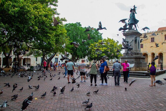 Historical Tour of Santo Domingo and 3 eyes Caves with Lunch - Colón Lighthouse: A Photo Stop With a Story