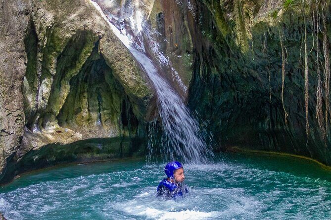 Hotels - Airbnb & villas pick up - WATERFALLS OF DAMAJAGUA - Group size and how the day stays organized