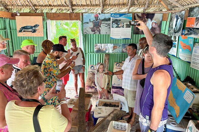 La Romana: Saona Crusoe VIP - Kreuzfahrtgäste - Ingrid and the crew: what makes a small group feel different
