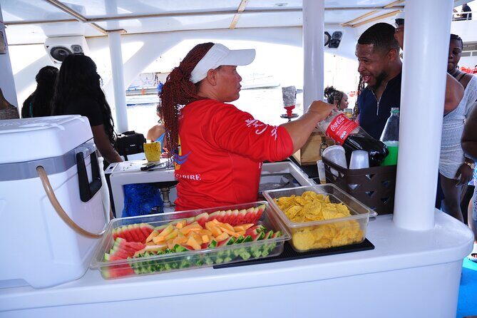 Luxury Hip Hop Boat Party–Drinks, Music, and the Best Vibes in PC - The Onboard Party: Music, Open Bar, and the Energy Control