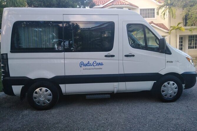 One Way Private Airport or Hotel Transfer Bavaro Hotel 1-6 Pax - The Arrival Moment: Meet-and-Greet Done the Right Way