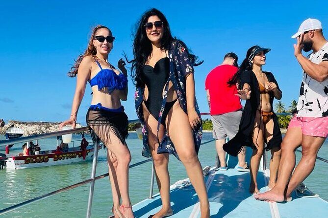 Party Boat Booze Cruise - Crucero con bebidas y Fiesta en Barco - Natural pool stop: where the music meets real water time