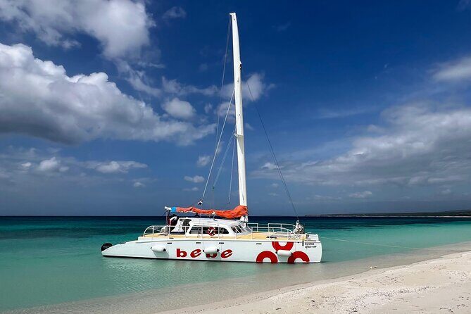 Private Catamaran Cruise to Bahia de las Aguilas - Why this Bahia de las Aguilas catamaran is such a good fit