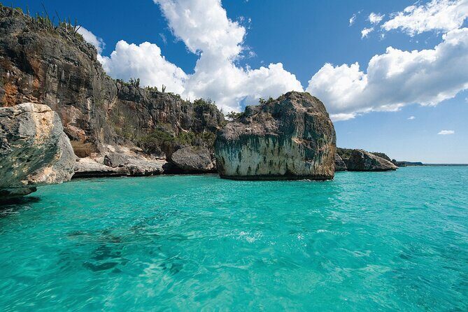 Private Catamaran Cruise to Bahia de las Aguilas - Snacks, open bar, and how to pace the 3-hour cruise