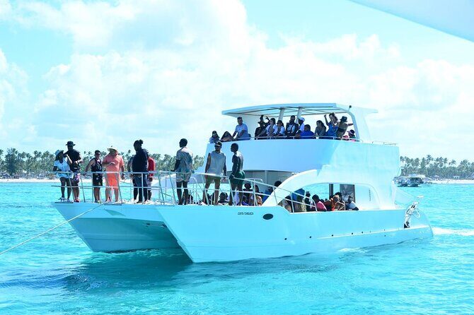 Private Catamaran with Sound system, Slide, Open bar & Snorkeling - Stop 2: Natural Pool Sandbar, Calm Water, and a Floating Bar