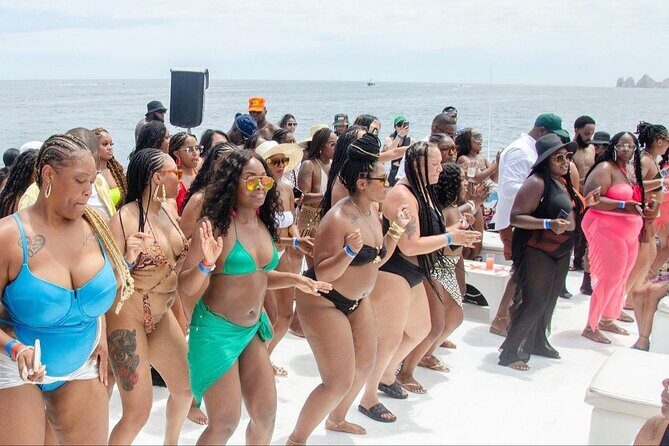 Private Party Boat at Coast of Punta Cana and Bávaro - Natural pool sandbar off Bávaro: the highlight stop