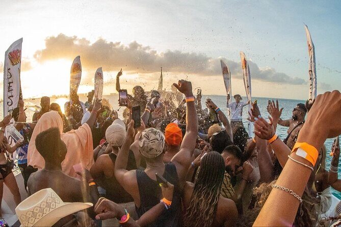 Private Party Boat at Coast of Punta Cana and Bávaro - Snorkeling at the reef: 40 minutes that actually matters