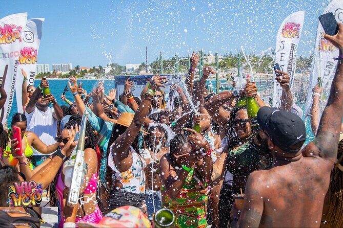 Private Party Boat at Coast of Punta Cana and Bávaro - Punta de Los Nidos and other secret-style stops (weather permitting)