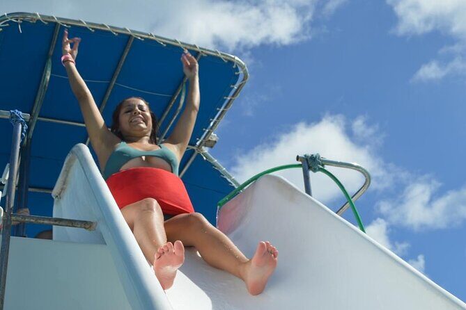 Private Party Boat with Slide and chicken skewers at Punta Cana - Food and drinks: open bar plus a real BBQ lunch