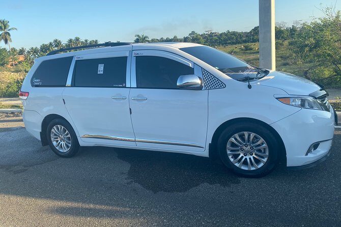 Private Puerto Plata Pop Airport Transportation - The Ride Comfort Check: Luxury Car, AC, Seatbelts, and Water
