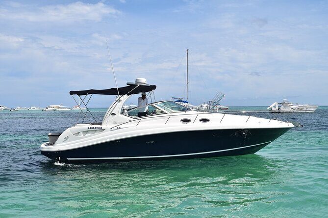 Private Yacht for Excursions in Punta Cana, Snorkeling and Booze - Crew service and small moments that can make or break the day