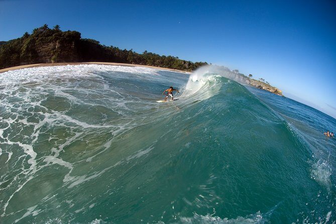 Professional surf lessons Dominican Republic, Cabarete, Encuentro - Cabarete surf lessons at Bobos Point: why this spot works for a short session