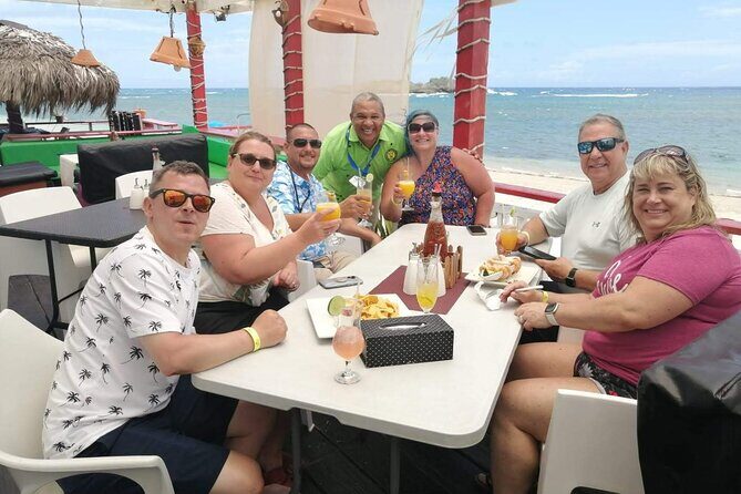 Puerto Plata VIP: The Exclusive E&J City Tour - Umbrella Street and the Historical Pink Alley: color, photos, and a little shopping time