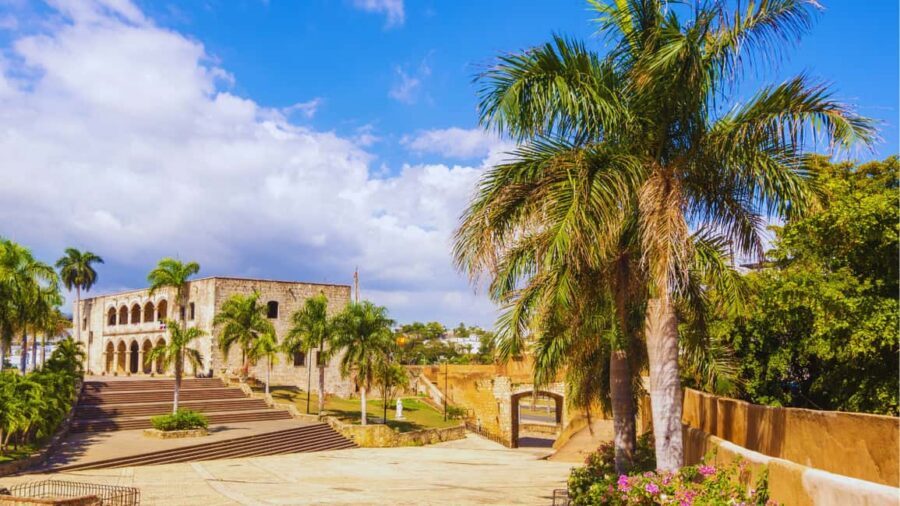 Punta Cana: Experience the essence of Santo Domingo with lunch and the Colonial Zone - Lunch in a local Dominican spot: what 40 minutes really means
