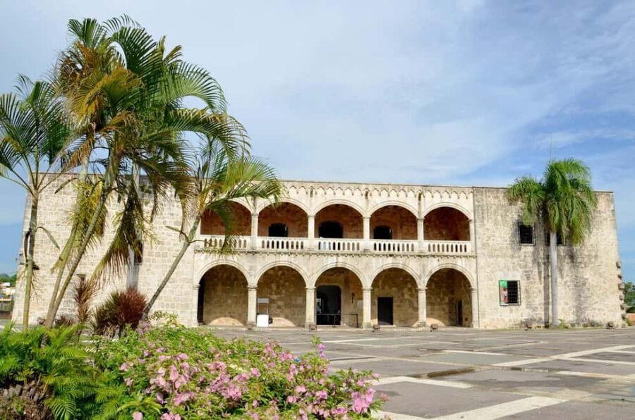 Punta Cana: Santo Domingo City Tour with Lunch - Lunch in the Colonial Zone: buffet-style, plus water and soda