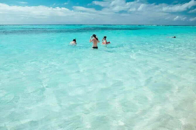 Punta Cana: Saona Island Catamaran Open Bar / Food Hotel Pickup - Managing Crowds: Comfort Tips for a Packed Caribbean Day