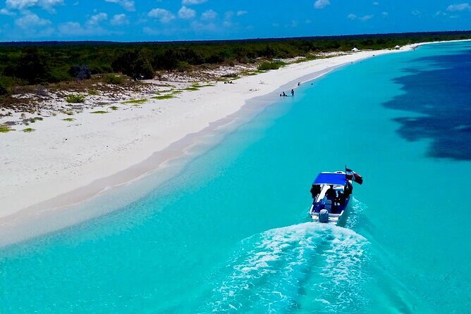 Route Of The South VIP Private Eagles Bay 2 Day All Inclusive - Day 1: starting in Santo Domingo with quick photo momentum