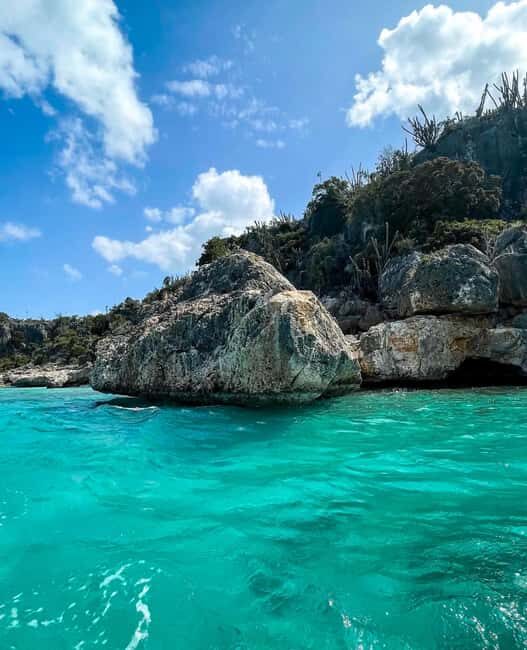 Santo Domingo: Bahía de las Aguilas Beach Paradise - Barahona Viewpoints, Wind Farm Photos, and the Haiti Border Stop
