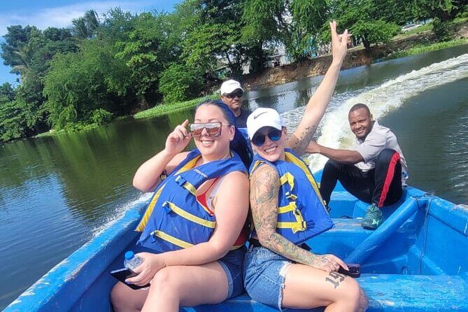 Santo Domingo: City Boat Ride Adventure Guided Tour - Why this Santo Domingo river boat beats a straight walking tour
