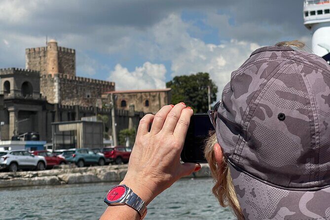 Santo Domingo: City Boat Ride Adventure Guided Tour - Metro and cable car glimpses plus colorful hillside neighborhoods