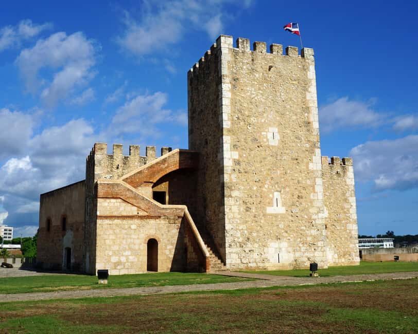 Santo Domingo: Colonial Zone Walking Tour with Tastings - Where the time goes: duration, language, and route flow