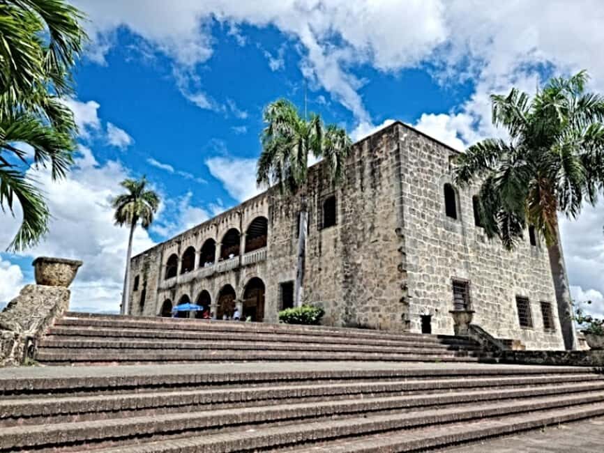 Santo Domingo: Colonial Zone Walking Tour with Tastings - Tea, chocolate, and Mamajuana: what you’re really tasting