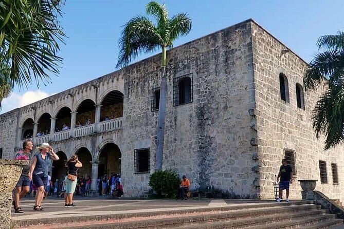 Santo Domingo Full Day Tour with Lunch and Cultural Insights - Malecón Views and Shopping Time: Sea Air Plus Things to Buy