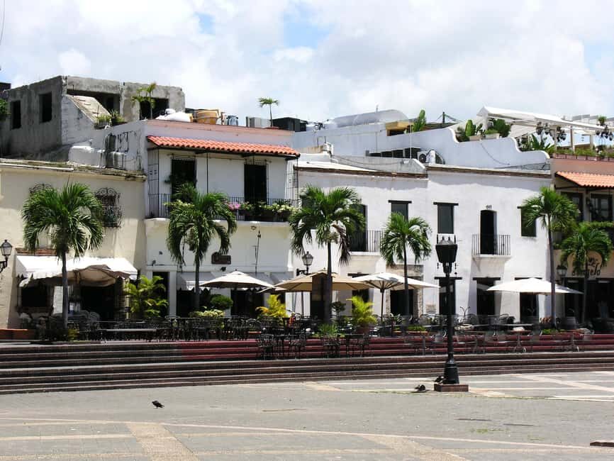 Santo Domingo: Historical City Tour - National Pantheon and Alcázar de Colón: Fast Photo Stops With Big Context