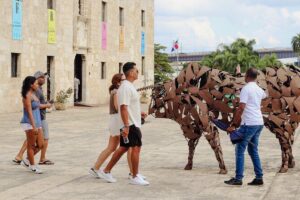 Santo Domingo Small Group Walking Tour: Beer and Specialty Coffee - Parque Colón: Columbus in the center of the map