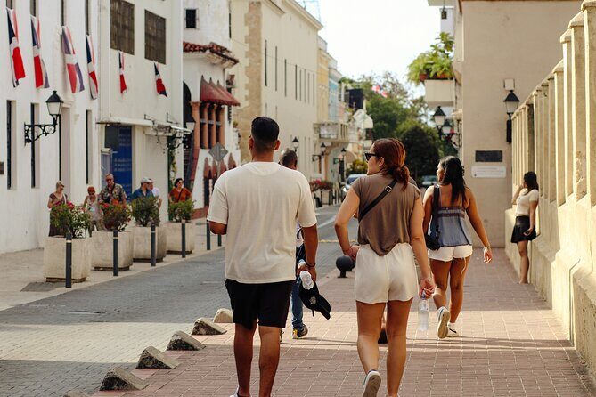 Santo Domingo Small Group Walking Tour: Beer and Specialty Coffee - Reloj de Sol and the Royal Houses Museum: history you can time