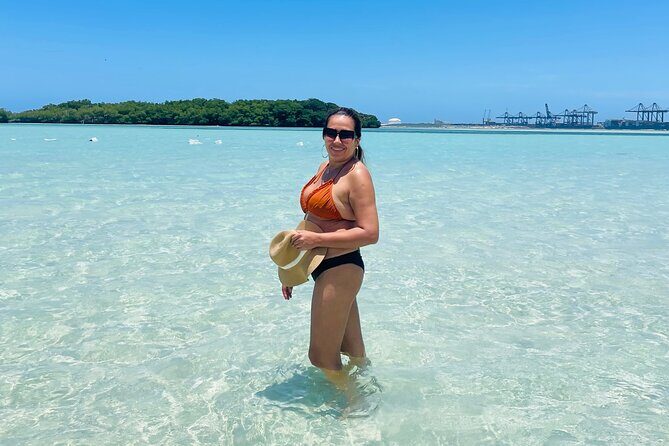 Santo Domingo Top: 3 Eyes, Light House, Boca Chica Beach & Lunch - Boca Chica beach lunch: fried fish by the ocean