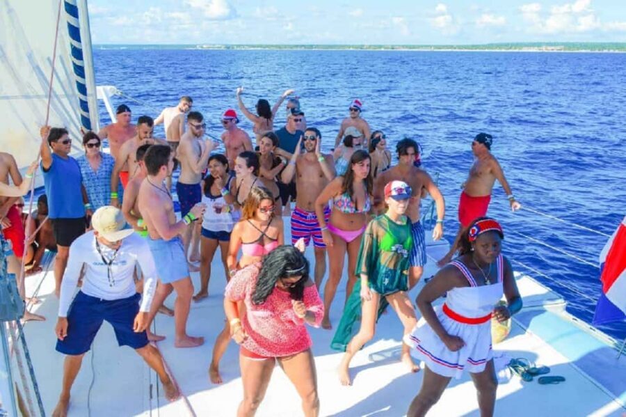 SAONA ISLAND: Catamaran Boat with Open Bar, Lunch and More.. - Catamaran sailing + speedboat runs: what the rides actually add up to